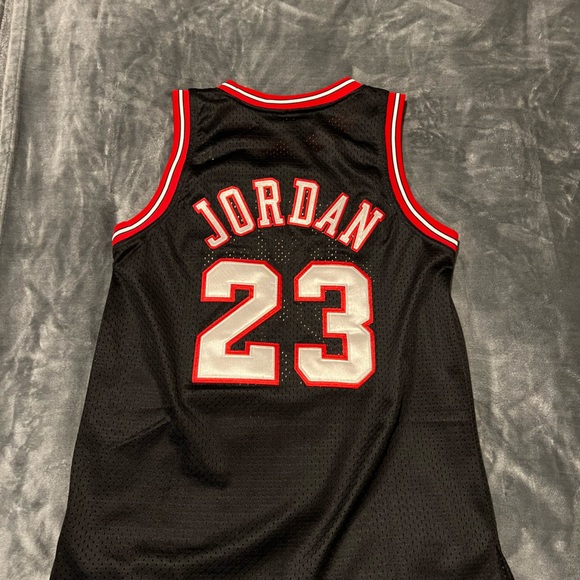 Michael Jordan jersey - Picture 2 of 2